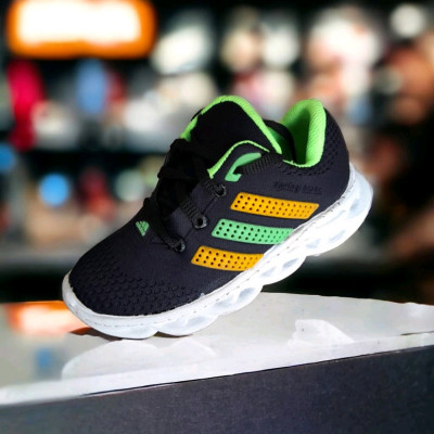 کتانی بچگانه آدیداس