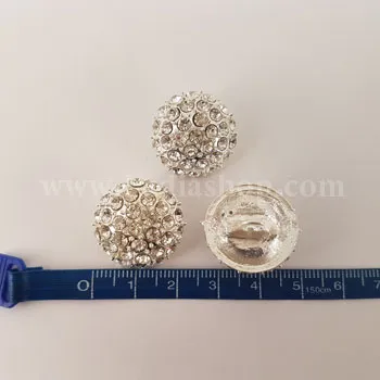 دکمه نگین دار درشت نقره ای