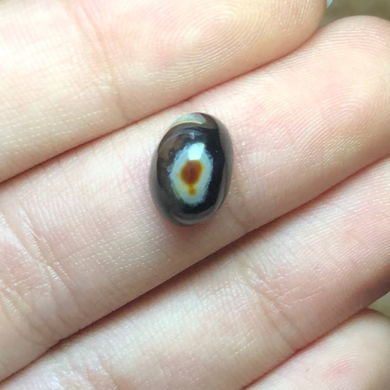 نگین عقیق باباقوری موکول دار رحمانی  با تراش بیضی شکل بسیار زیبا و خوش رنگ یا طرحی ویژه کد 520