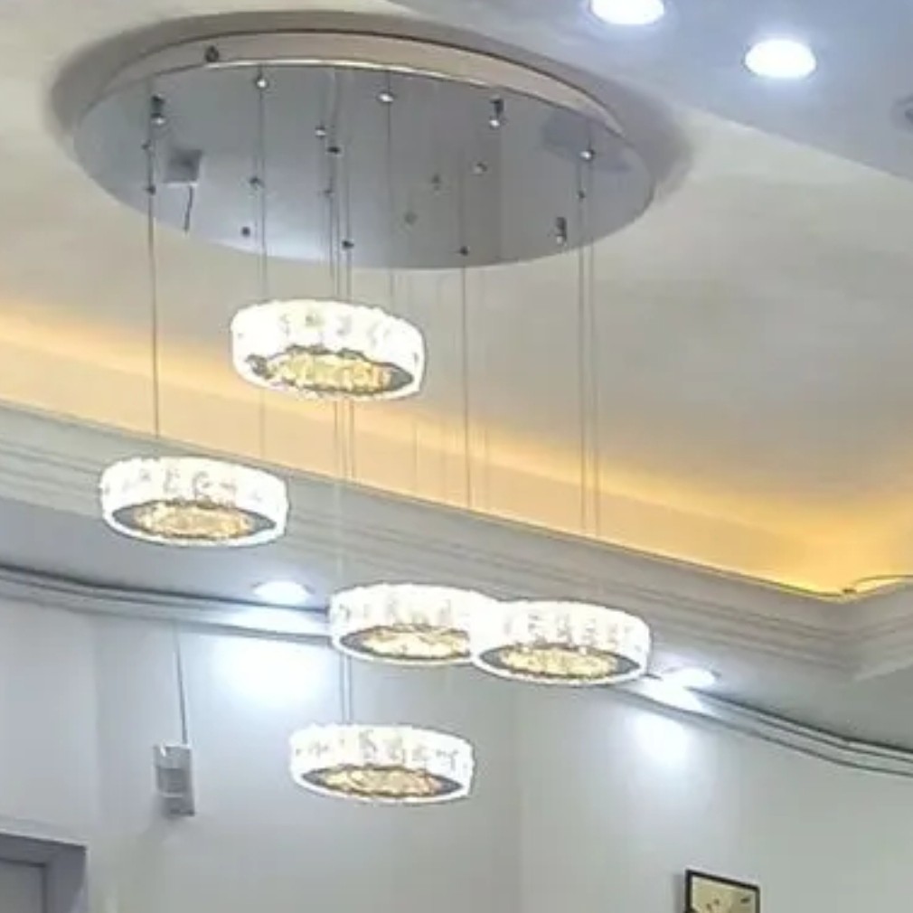 لوستر آویز کریستالی کد 142 دایره سایز 20 سانت تعداد حلقه 5 استیل نقره ای ریموت دار کرایه به عهده مشتری (پس کرایه)