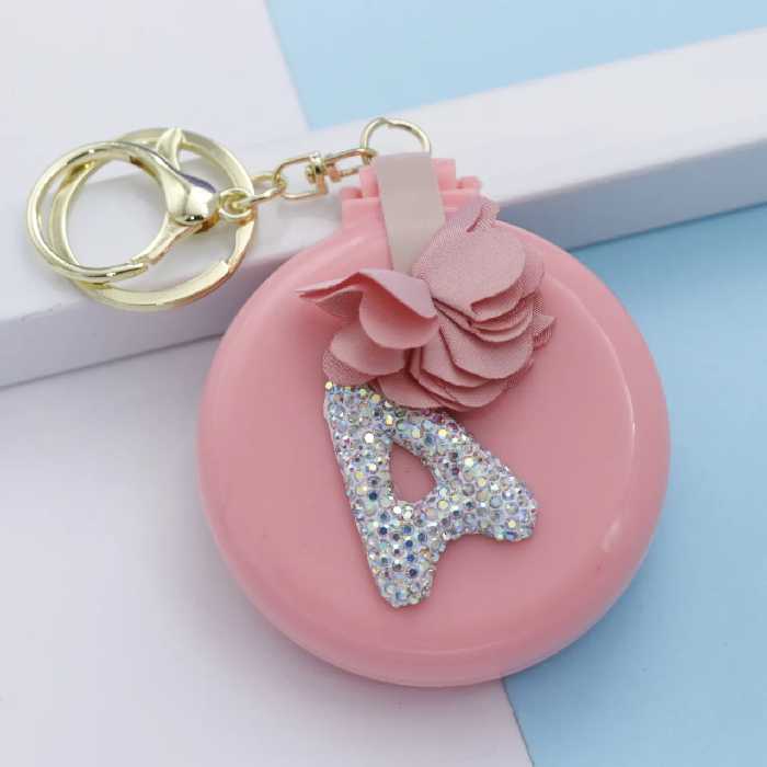 آویز برس تاشو کیفی طرح حرف A هلویی 37230