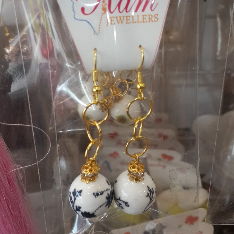 اکسسوری بدلیجات زینتی گوشواره مرواریدی سفید طرحدار(بهترین انتخاب من)