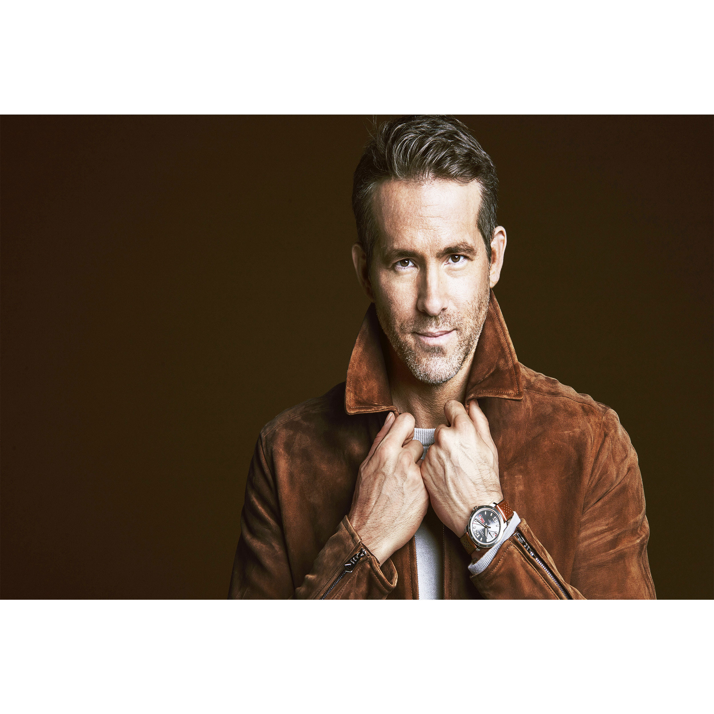 تابلو شاسی مدل بازیگر رایان رینولدز T6220