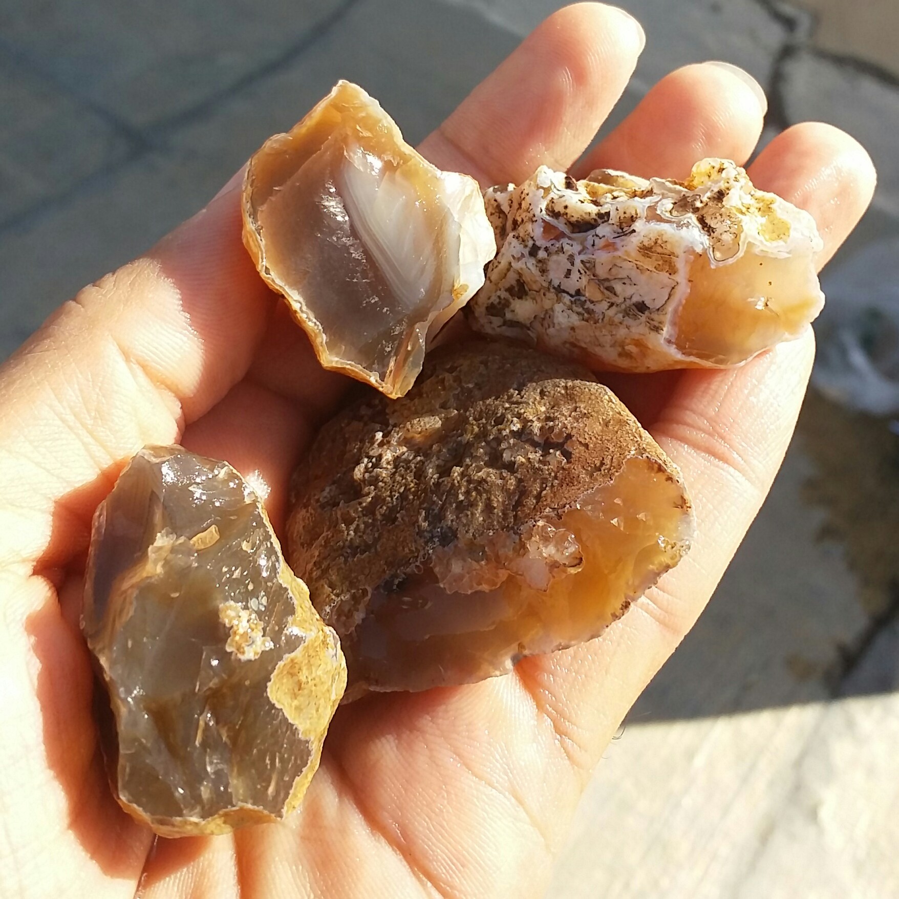 پک 4 عددی سنگ راف عقیق خام عسلی خرمایی کد 12174