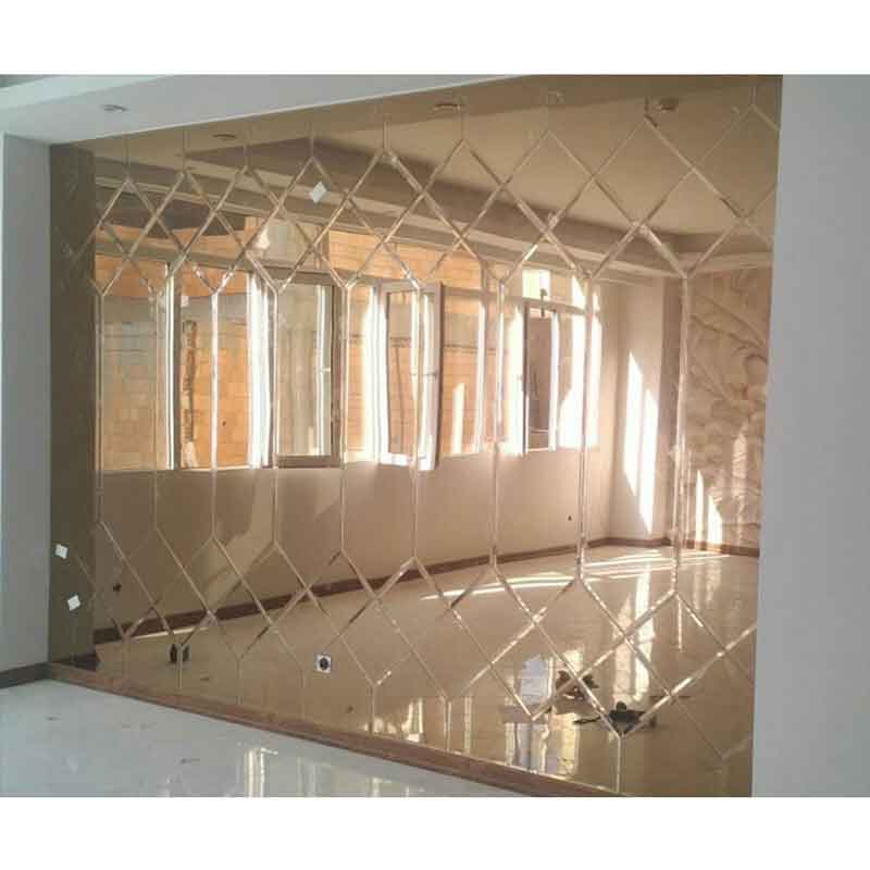 آینه دکوراتیو طرح نیزه ای