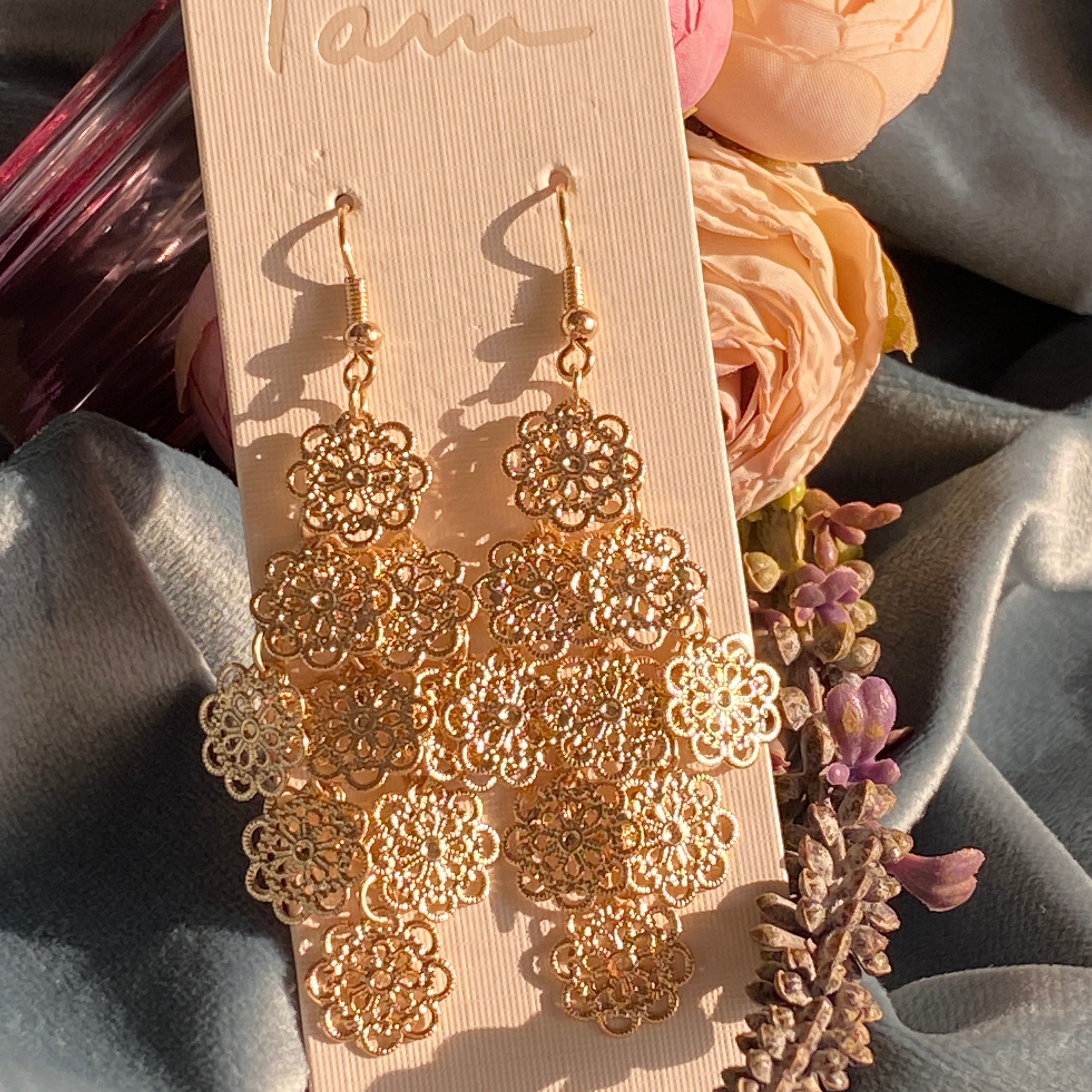 گوشواره مجلسی وارداتی گوشواره طلایی دخترانه  اکسسوری دخترانه برای کادو تولد ضد حساسیت فاقد نیکل وارداتی