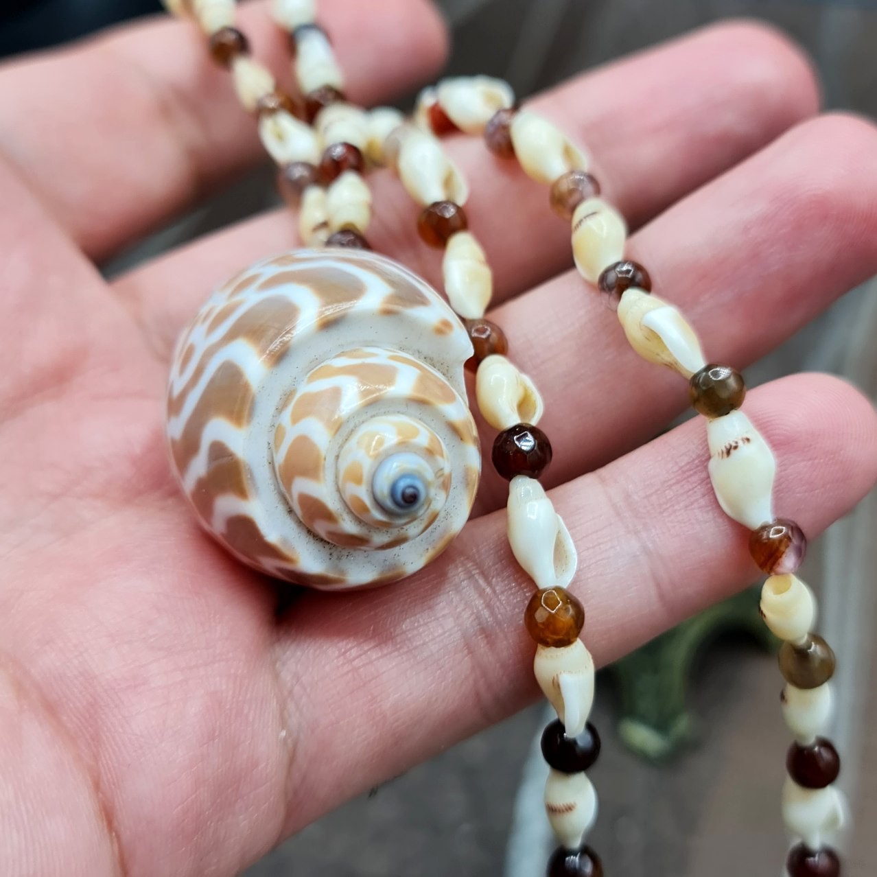  گردن آویز فوق العاده زیبای گوش ماهی طبیعی 
کد   26499
