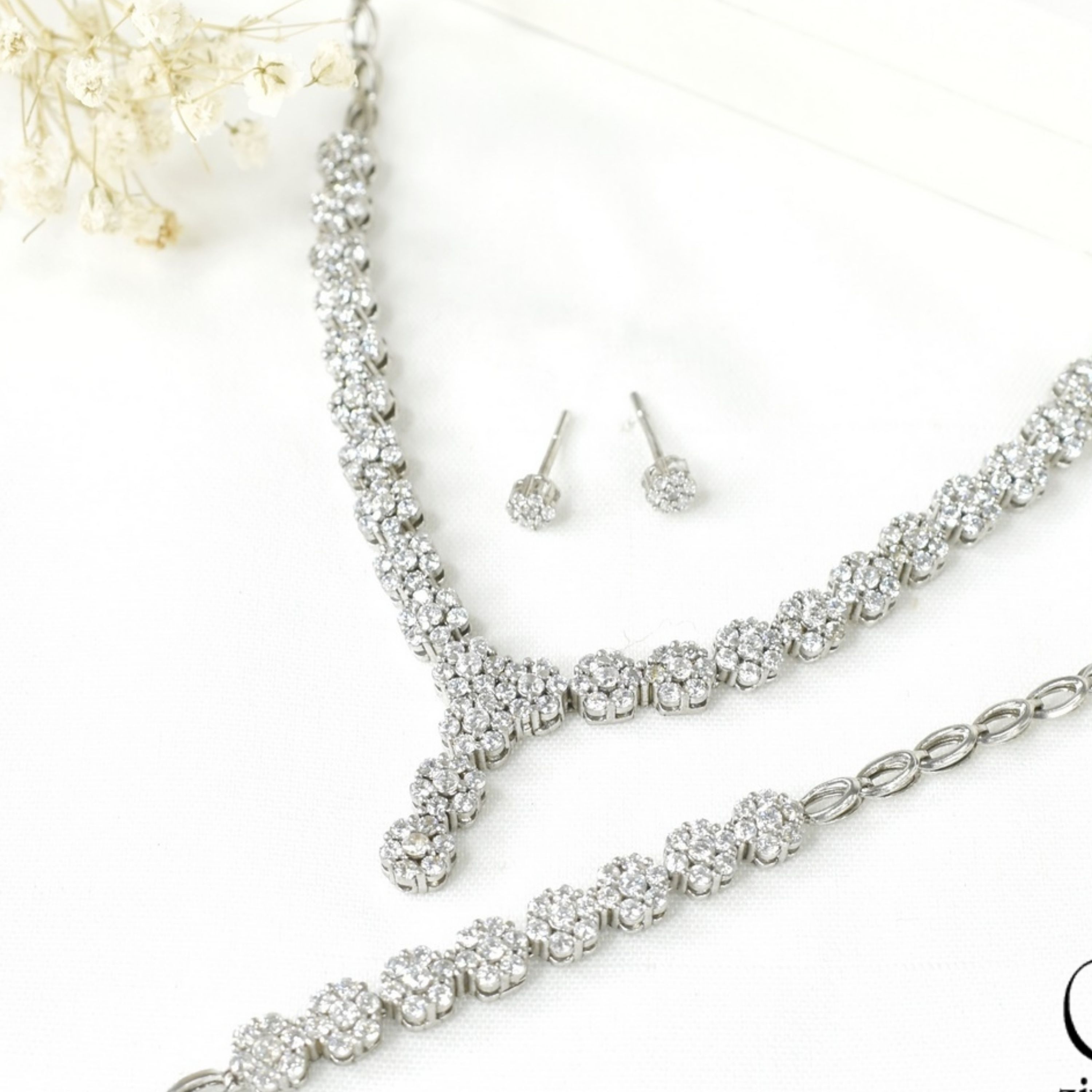 نیم ست نقره زنانه رنگ ثابت ضد حساسیت طرح طلا کد 2854