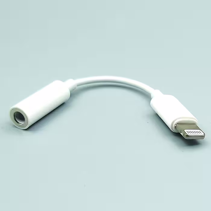 مبدل لایتنینگ به AUX مدل IP02