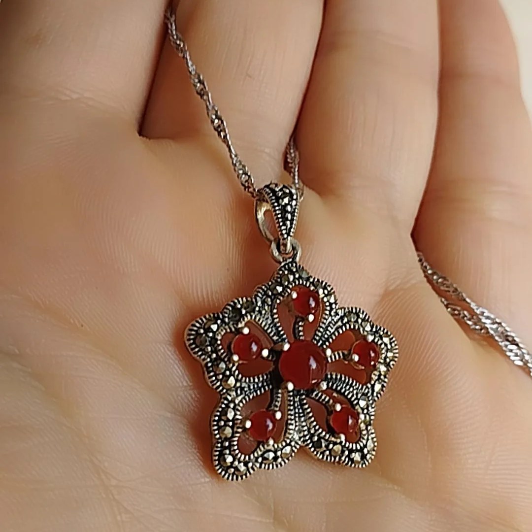 پلاک گردنی نقره با نگین عقیق سرخ 