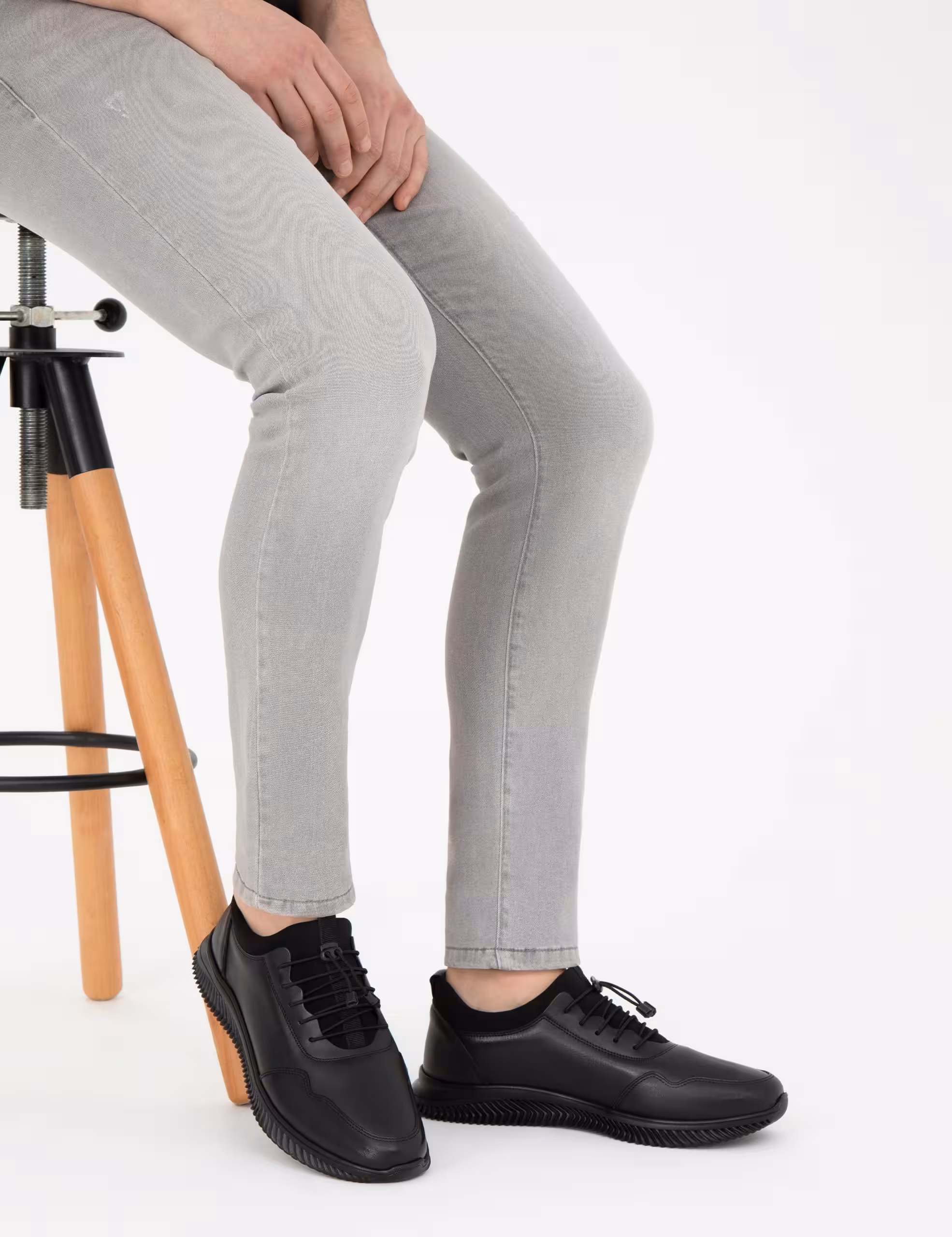 کفش روزمره مردانه مشکی پیرکاردین - فروشگاه لباس شهرمون