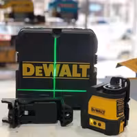 تراز لیزری طرح دیوالت نور سبز دو خط 180 درجه با گیره نگهدارنده و برد 50 متری