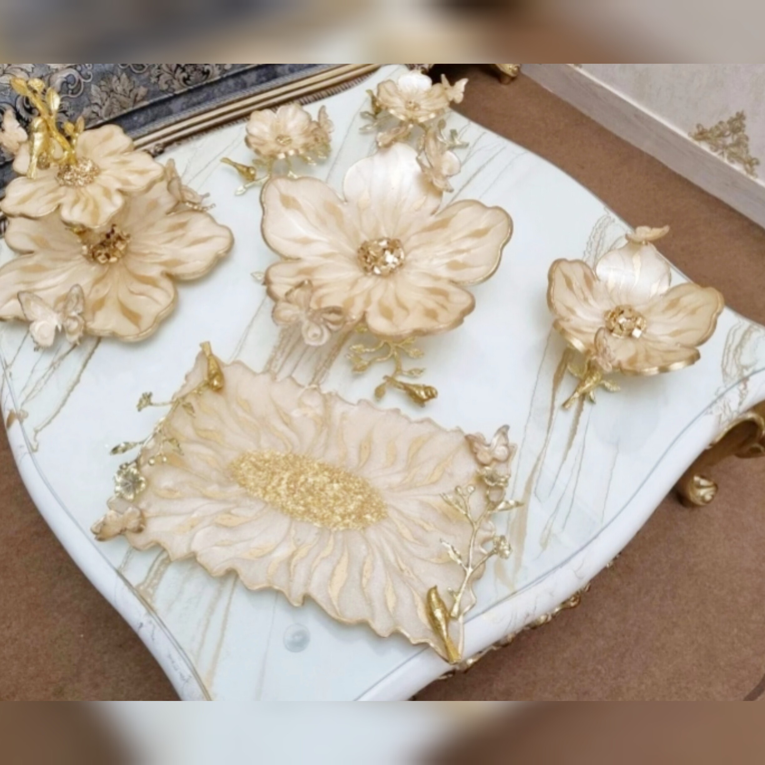 ست ظروف رزینی(سینی، میوه خوری، شیرینی خوری، اجیل خوری، پیاله اجیل خوری شش عدد)