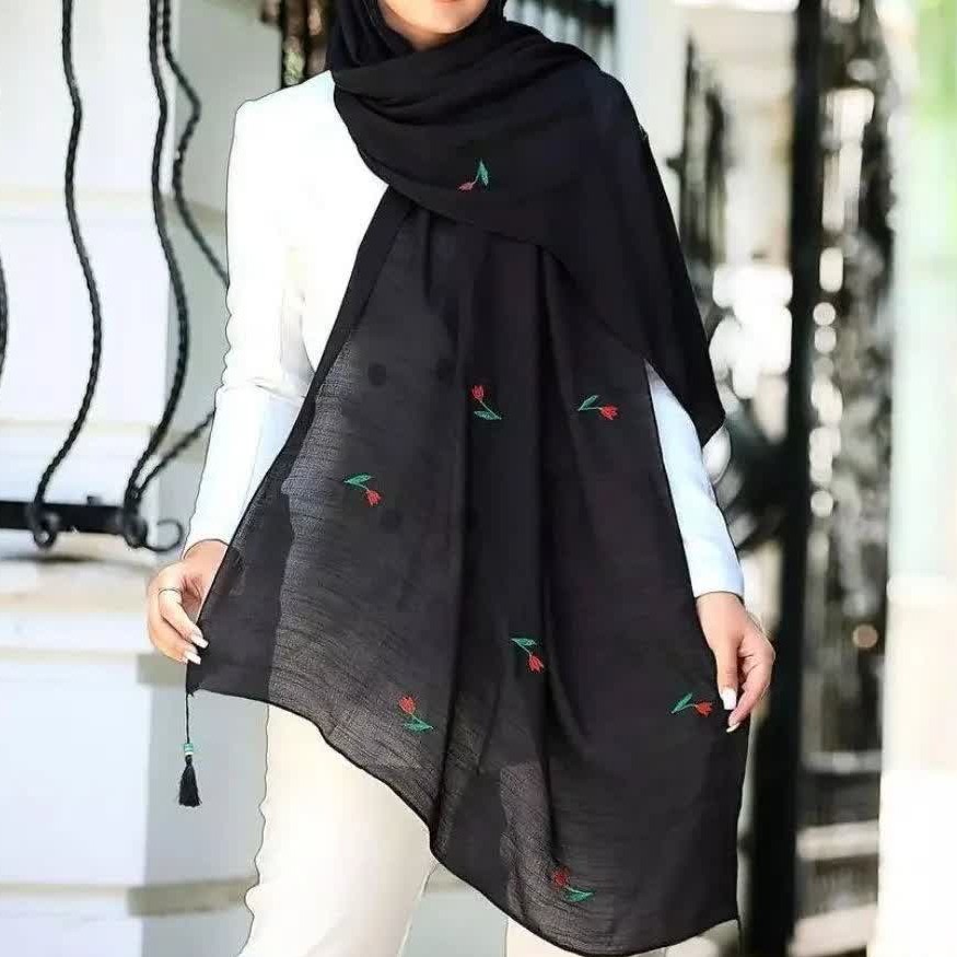 شال نخی طرح گل لاله مشکی منگوله دار
 قشنگمون 
