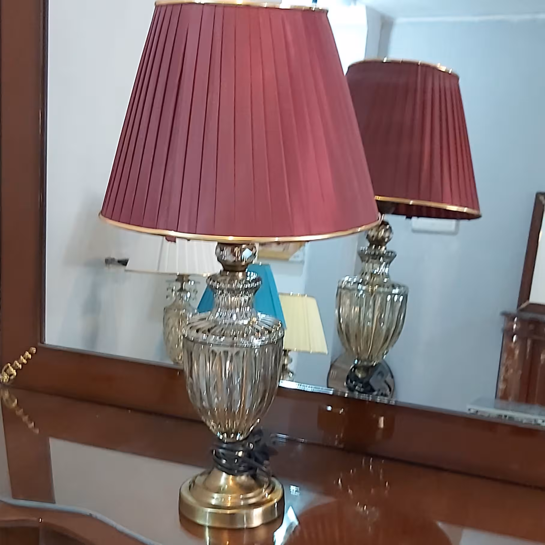 آباژور رومیزی پایه فلزی کاپ کریستال شید پارچه و  نخی  آبکاری درجه یک  آنتیک طلایی و سیلور 