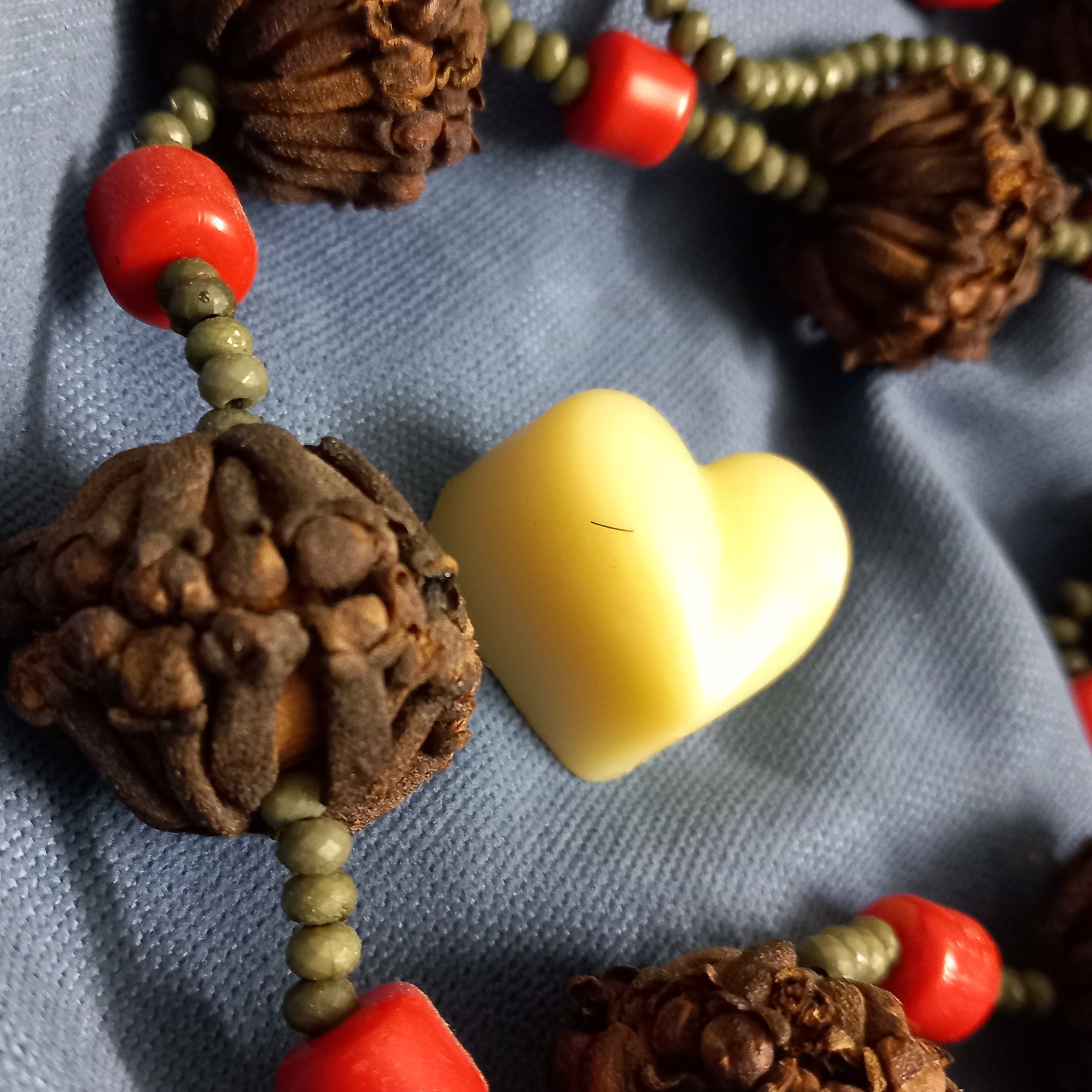 کره بدن . محصولی بسیار عالی جهت لطافت و نرمی پوست بدن . رفع خشکی و اگزمای پوست .رفع خشکی و ترک پا