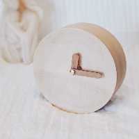 ساعت چوبی راش رومیزی دستساز با موتور آرام گرد 