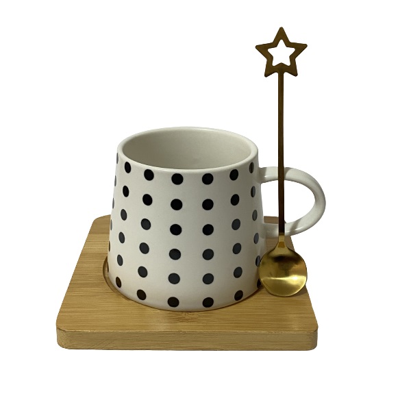 ماگ طرح خالدار به همراه زیرلیوانی