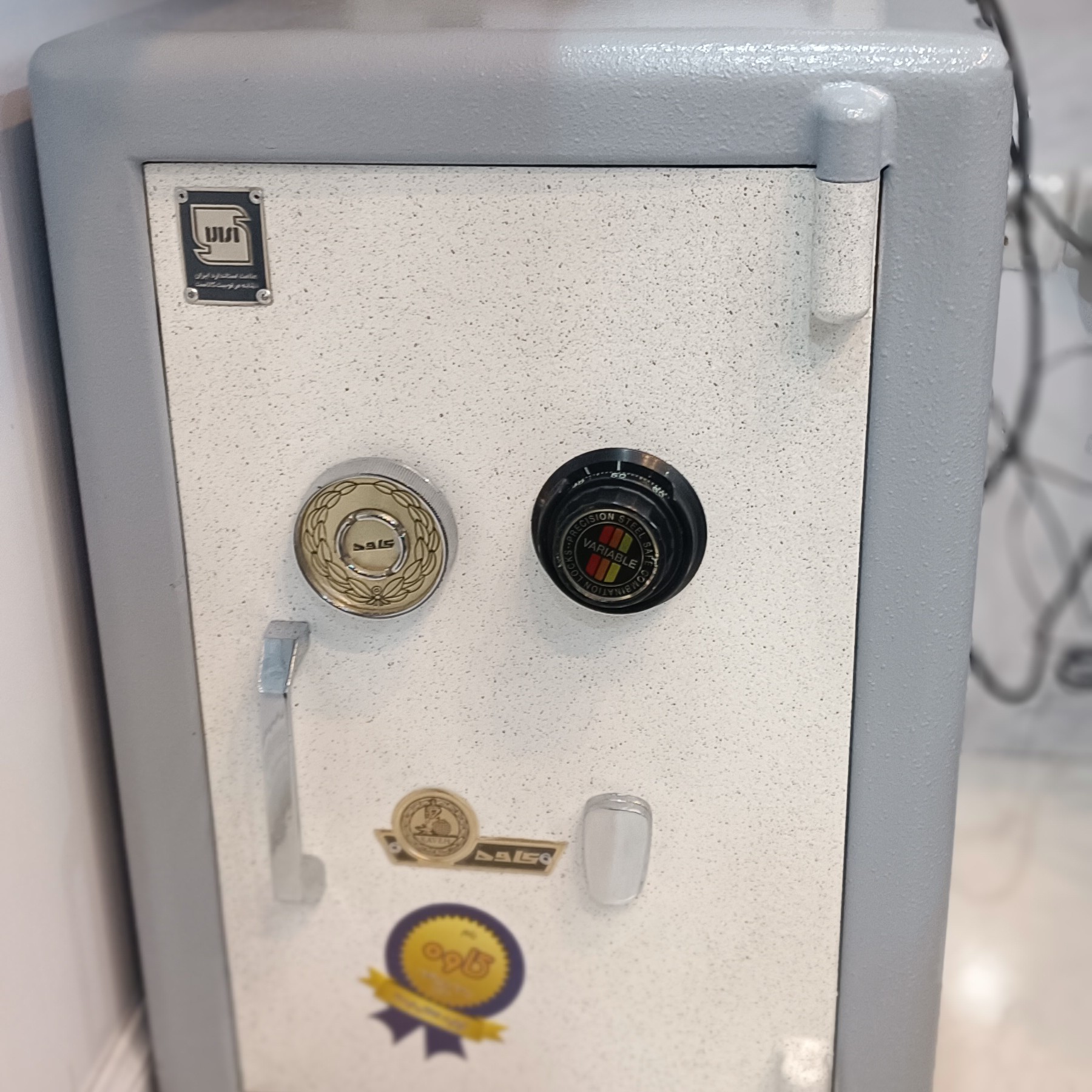 گاوصندوق نسوز کاوه مدل 350KR در دو رنگ سفید و طوسی با وزن 290 کیلوگرم تمام بتن (پس کرایه)