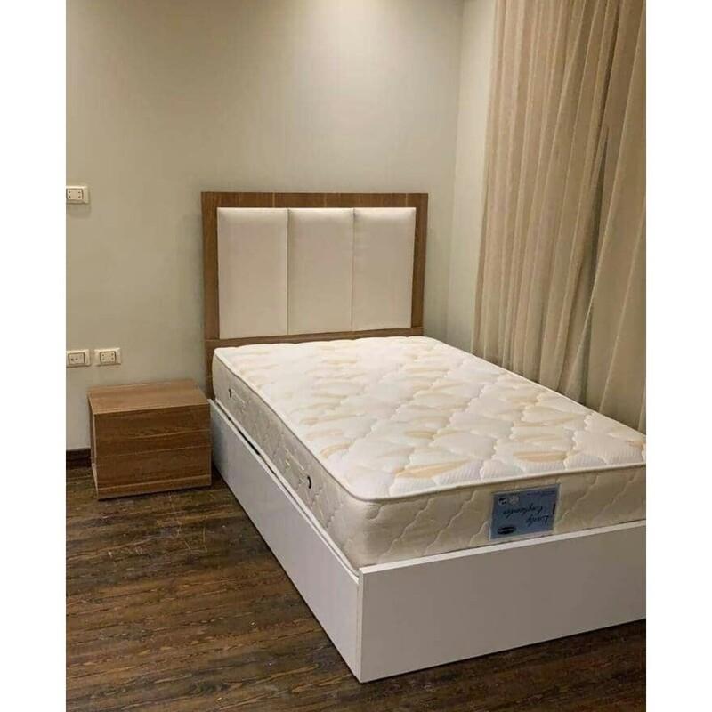 تخت خواب یک نفره به همراه یک عدد پاتختی باترکیب رنگ گردویی وسفید | choobsub