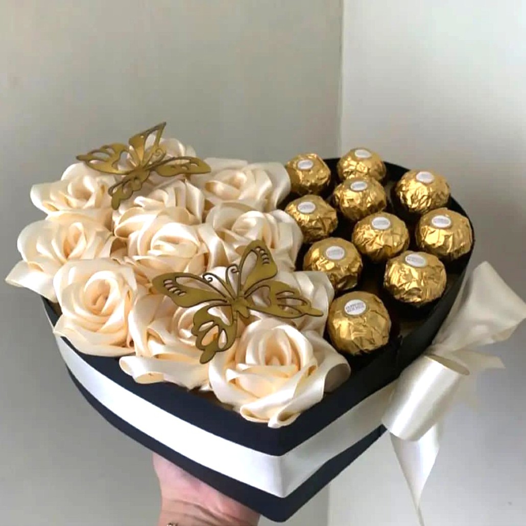 باکس گل رز روبانی با شکلات