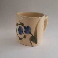 فنجان سرامیکی دستساز طرح زاویه نقاشی زیر لعابی گل آبی غزال سرامیک (پس کرایه)