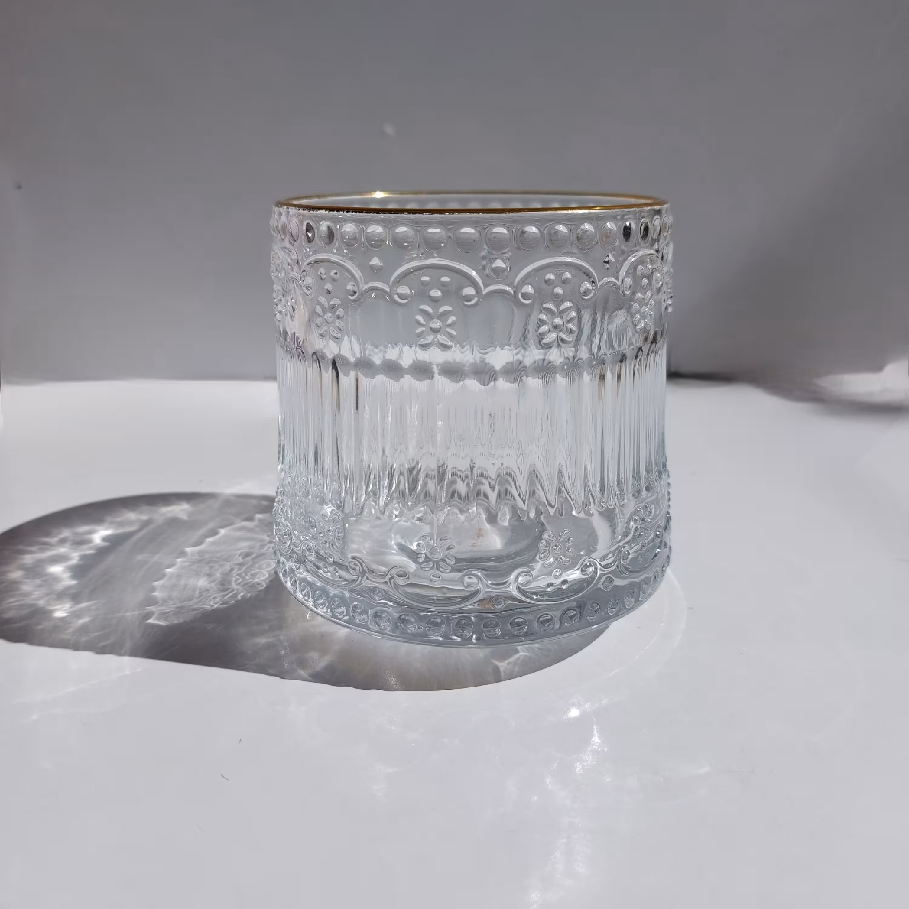 لیوان لگد زن (TUMBLER) چرخشی لب طلا بزرگ  تک جعبه ای