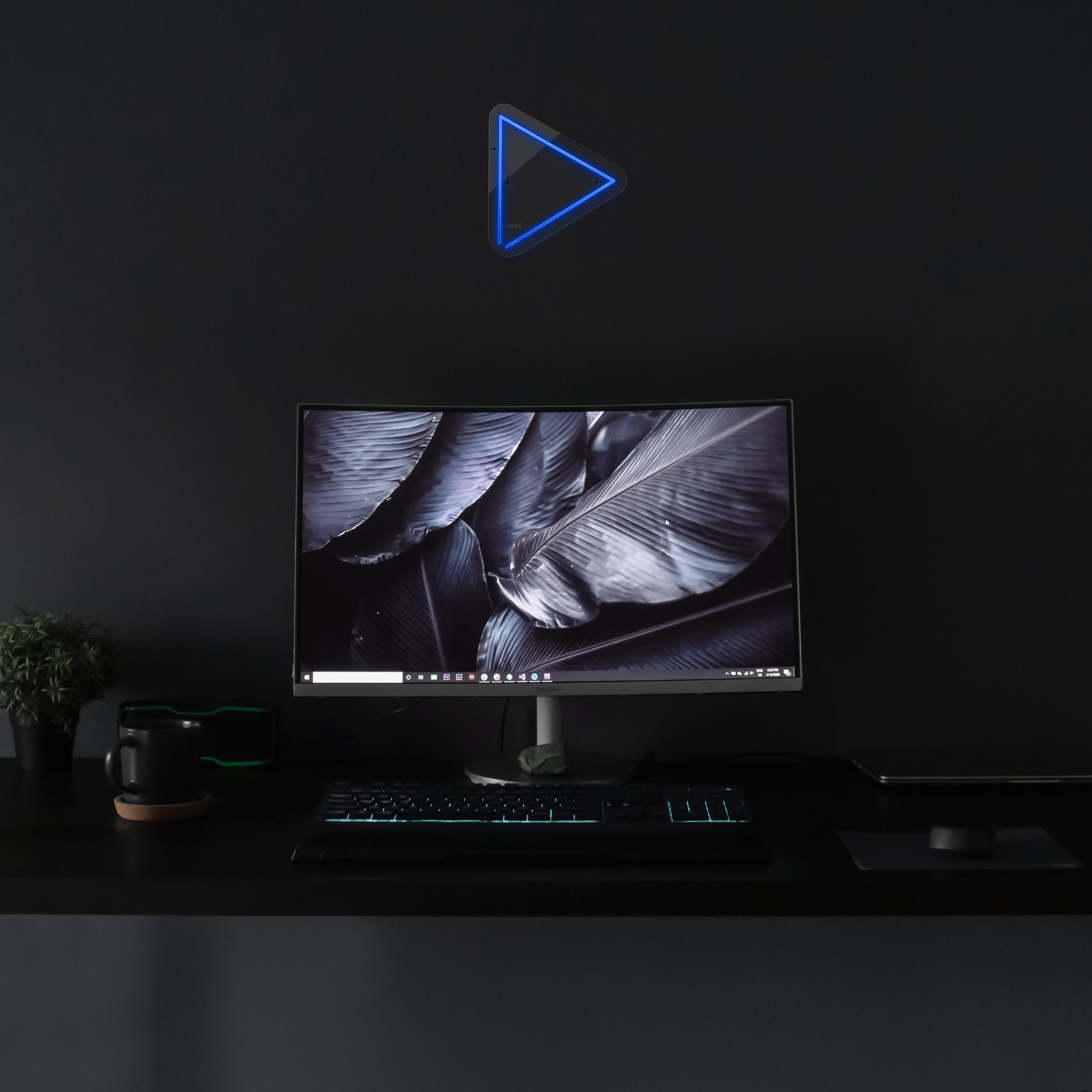 چراغ دیواری نئون دیزاین طرح Play_BL