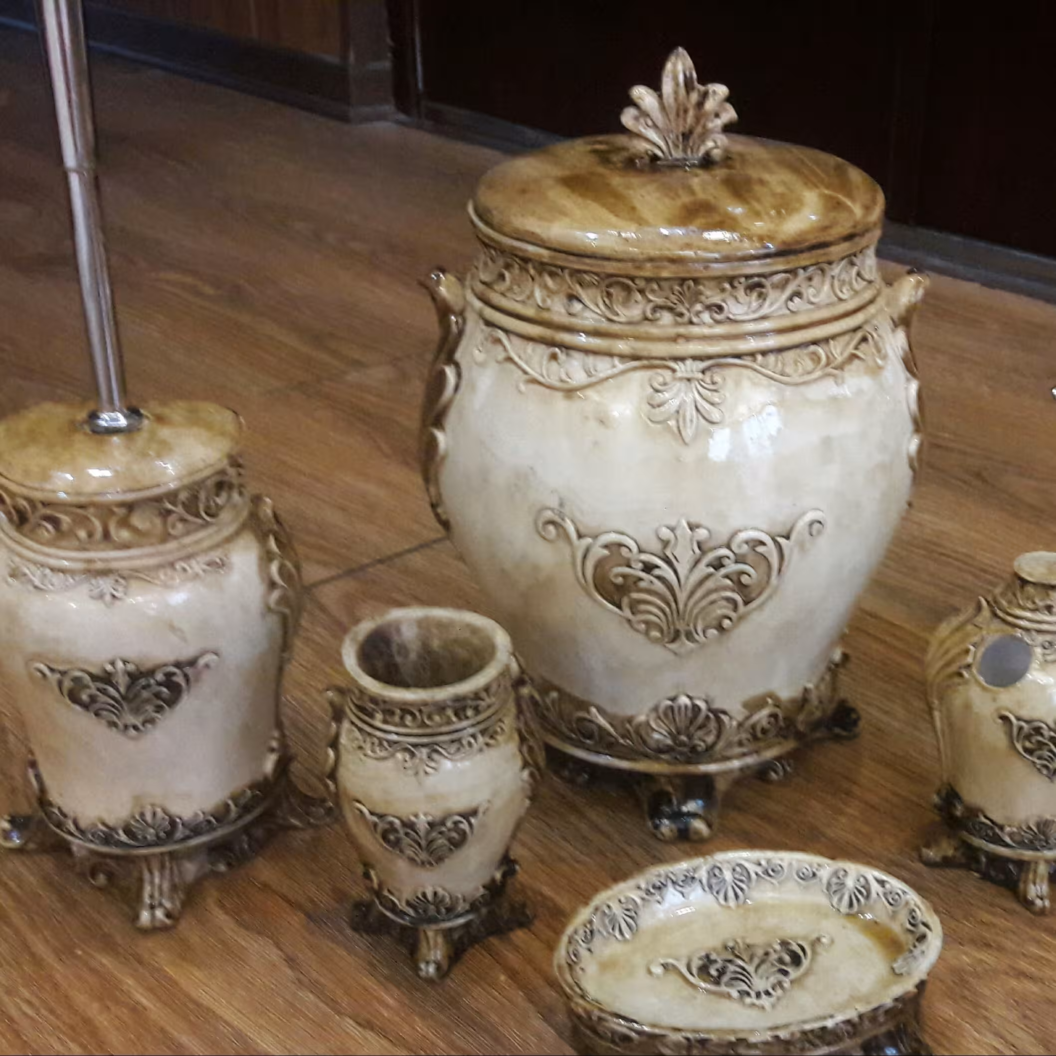 سرویس بهداشتی 6 تیکه جنس رزین محکم ومقاوم قابل شستشو طرح و رنگ با انتخاب وسلیقه مشتری ارسال به سراسر ایران 