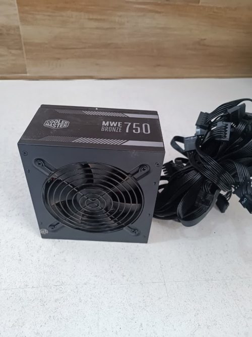 پاور COOLERMASTER 750W مدل MPE7501 BORONZ V2 (استوک با گارانتی) دارای جعبه/1 عدد کابل PCI کم دارد