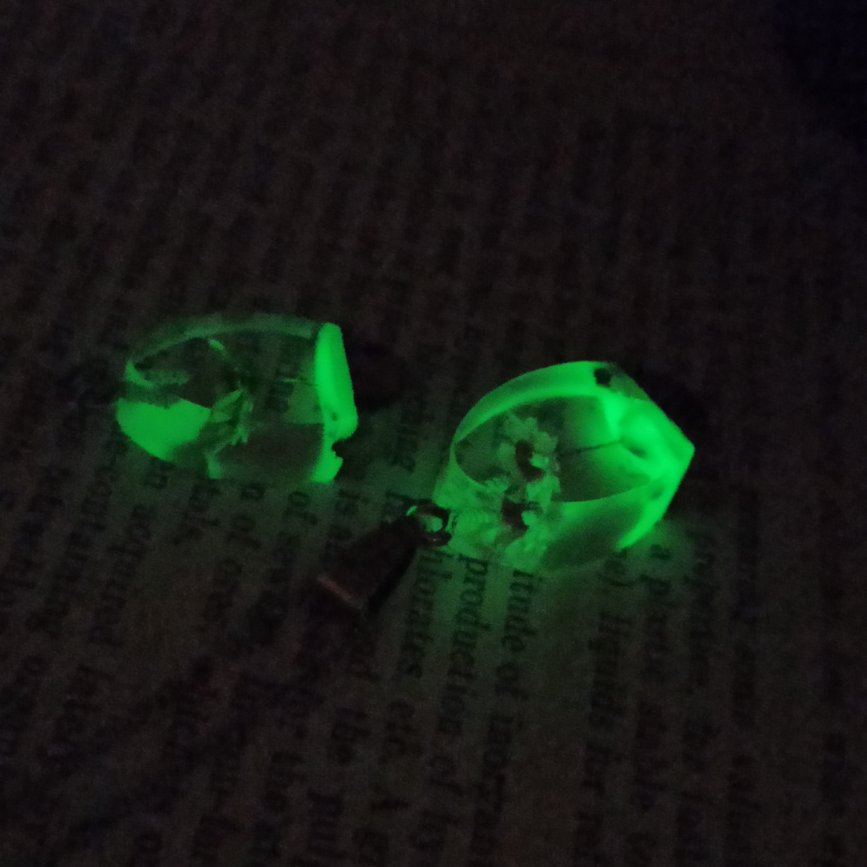 گردنبند مردانه و زنانه ی چوب و رزین با گل طبیعی 