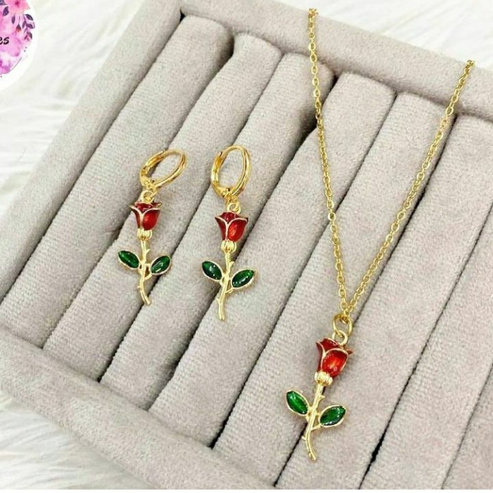 نیم ست زنانه دخترانه استیل طرح گل رز مینا کاری شده