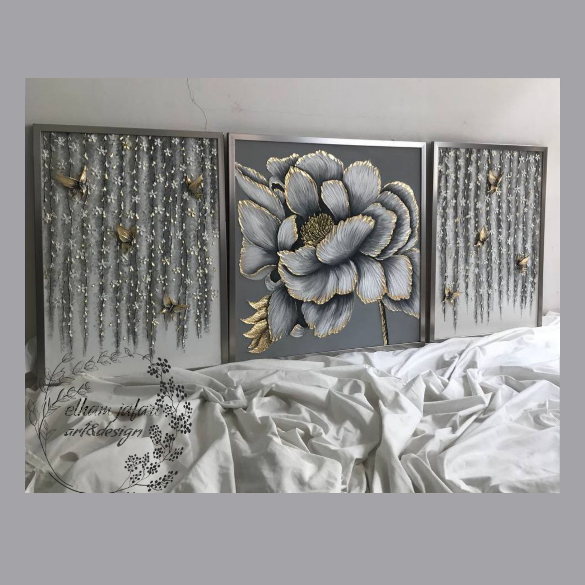 تابلو نقاشی گل و ریسه گل طلایی همراه با پروانه و قاب شده