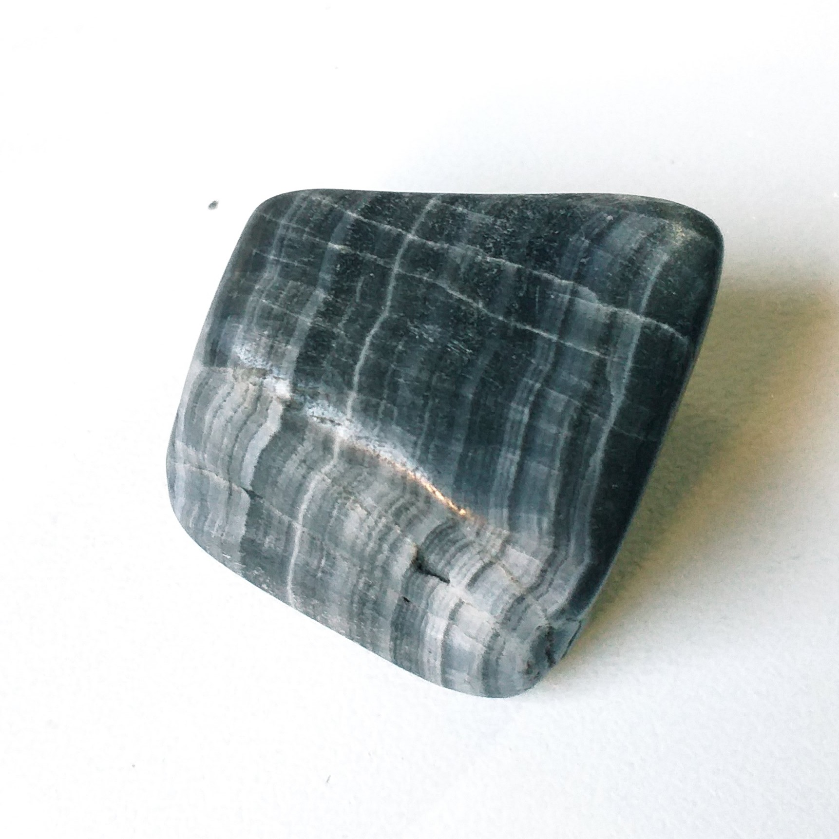 سنگ آراگونیت مشکی پولیش با کیفیت،فرکانس و قیمت عالی از بهترین سنگهای پاکسازی،(33گرم)،(کدT139)