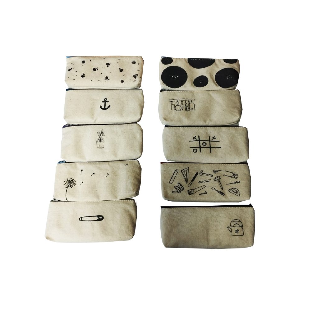 جامدادی پارچه ای متقال لیام مدل سفید چاپ مشکی کد L3073