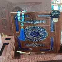 قرآن کریم 1 عدد تسبیح صلوات شمار ( کاغذ گلاسه تمام رنگی – پلاک دار – جعبه لپ تابی )