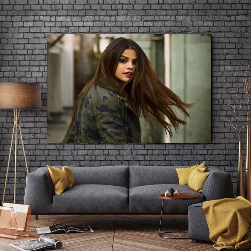 تابلو شاسی طرح بزرگان موسیقی مدل سلنا گومز کد A409 | دنیای قاب