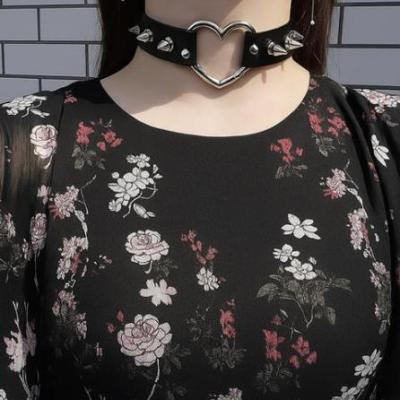 گردنبند چرمی قلبی اسپایکی کد LE20038