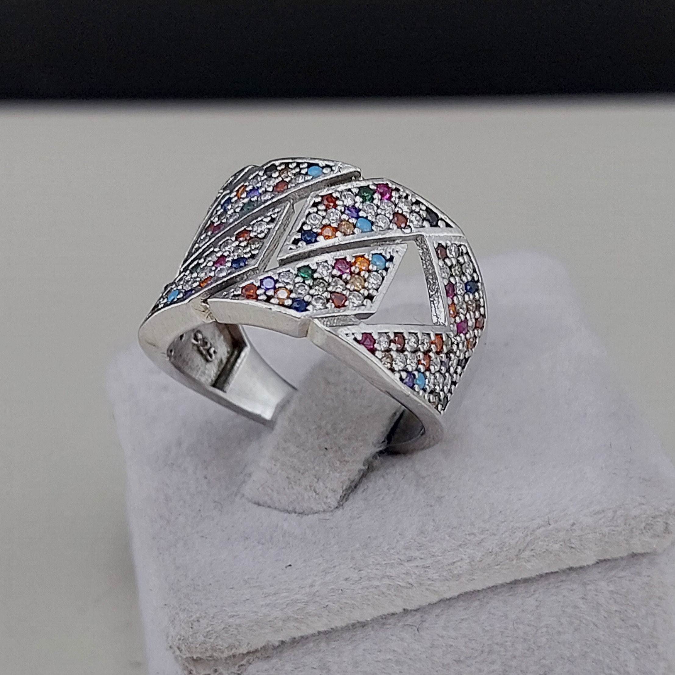 انگشتر نقره زنانه وارداتی نگین سوارسکی عیار 925 طرح طلا روکش طلا سفید 