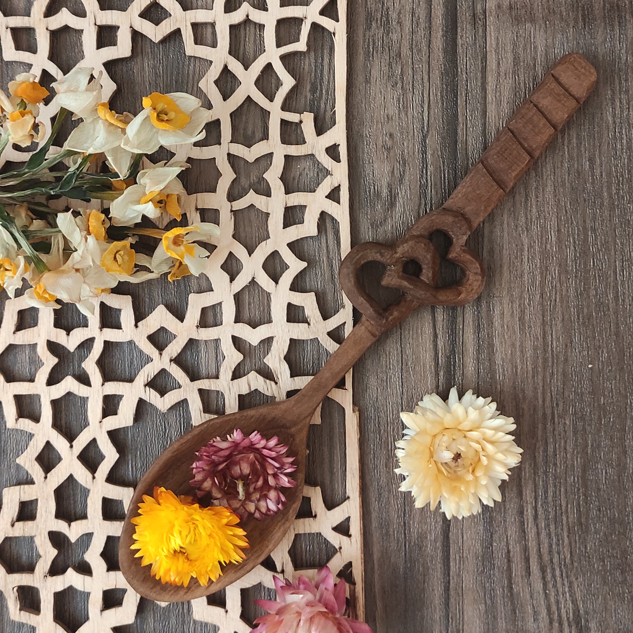 قاشق چوبی طرح love