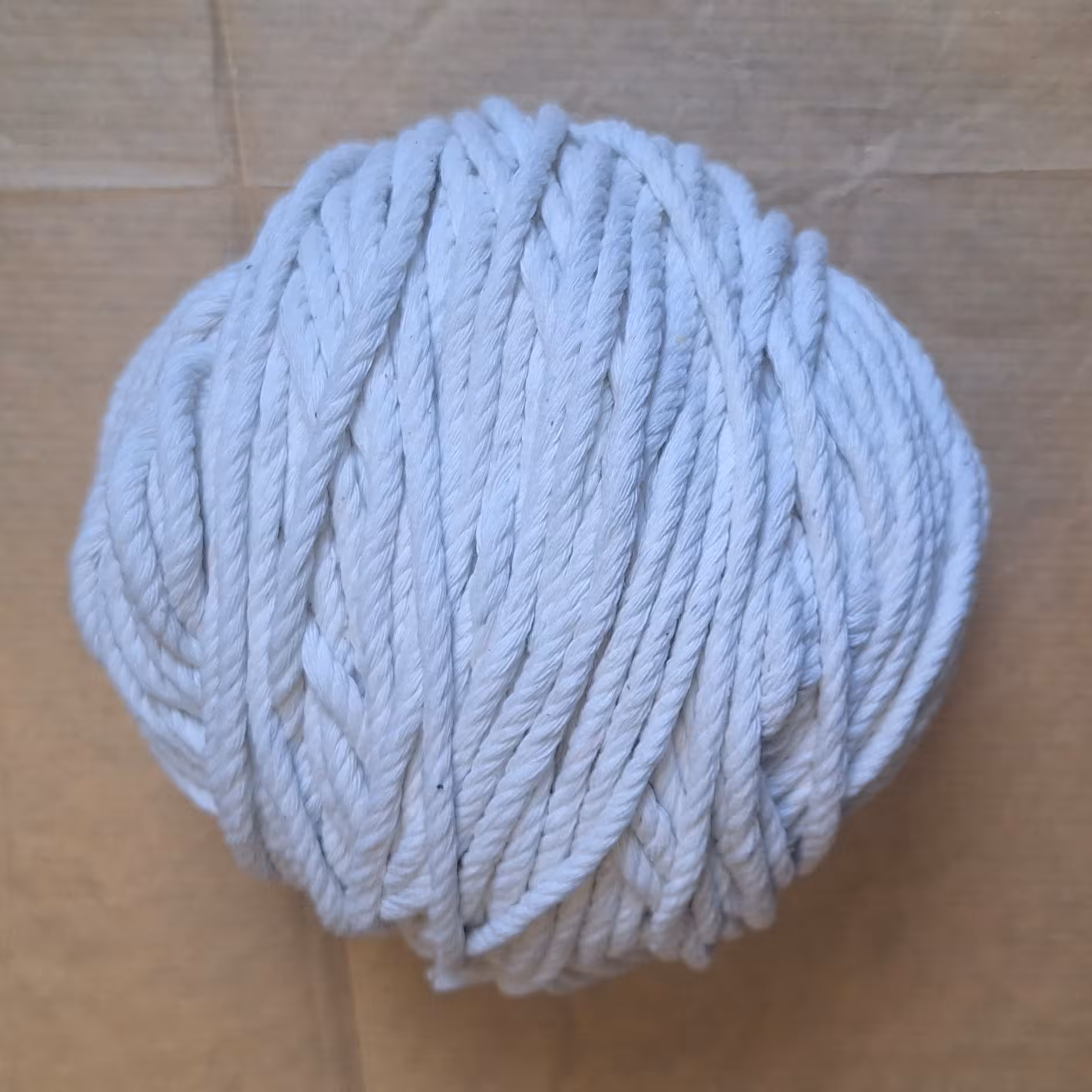 نخ مکرومه -رنگ شیری -4 میل-250 gr
