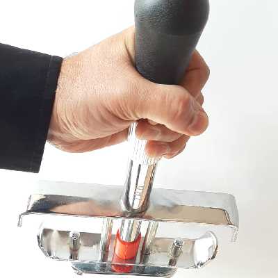 قفل پدال خودرو وی ام ان مدل 6010C