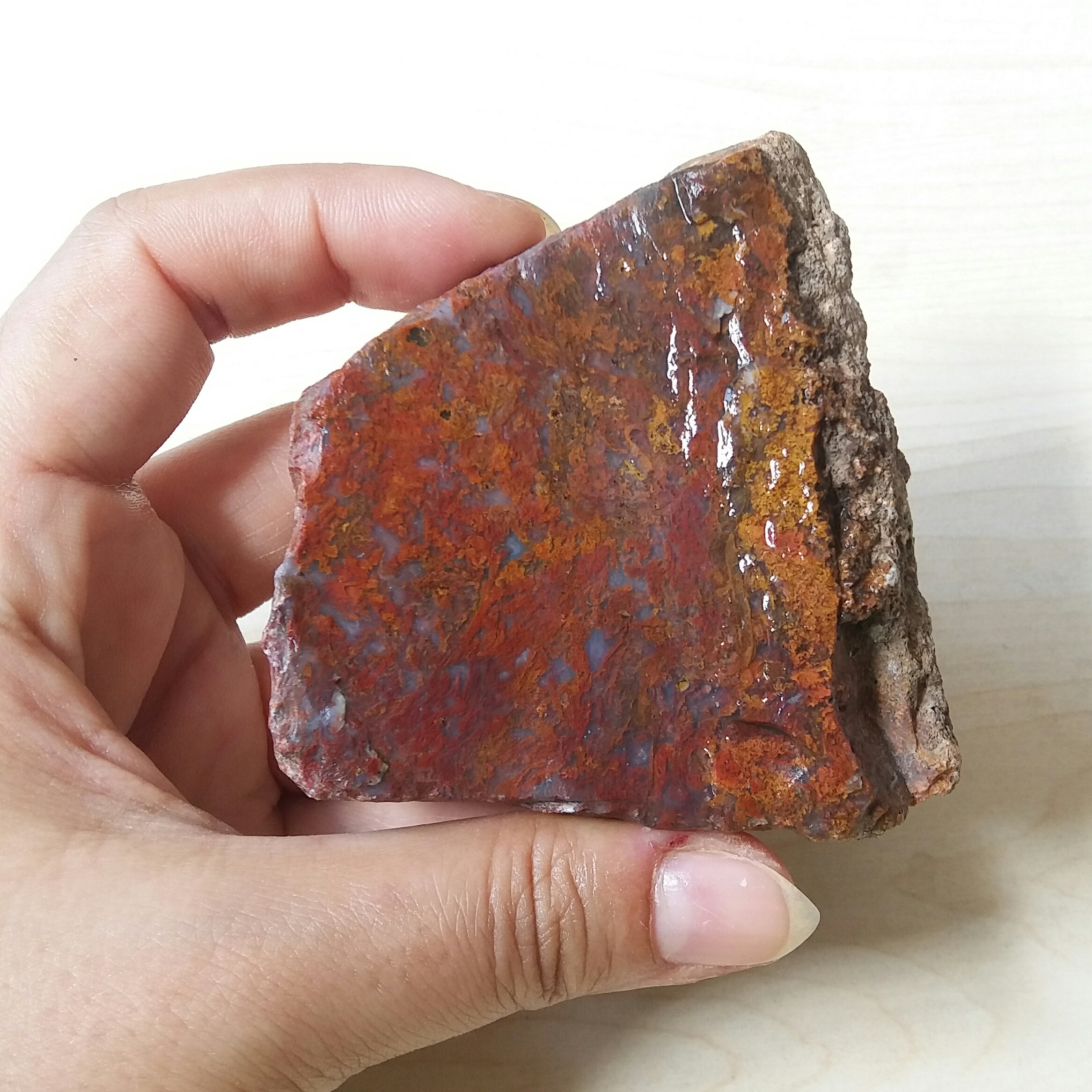 سنگ عقیق منظره پاییزی عقیق جاسپر معدنی و اصل عکس از سنگ در حالت خیس ارتفاع حدودا شش سانت