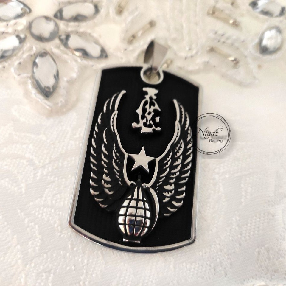 گردنبند عقاب و نارنجک 