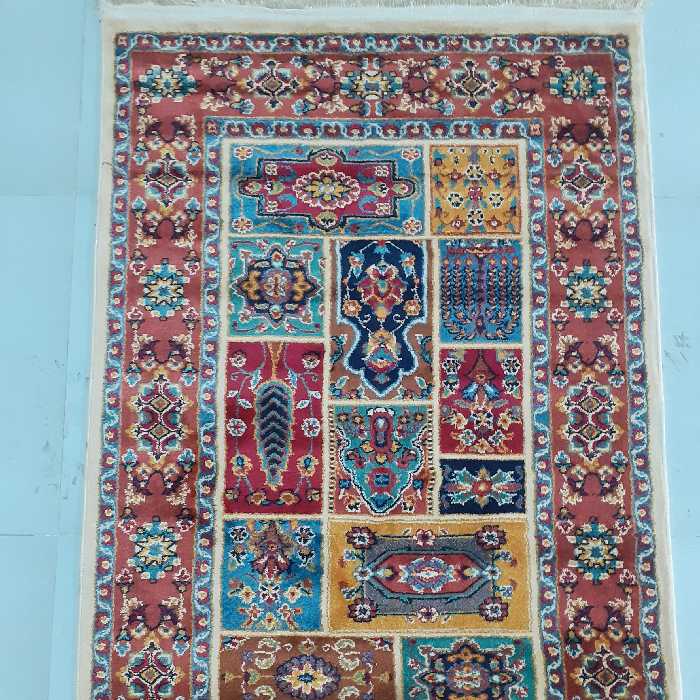 فرش سنتی طرح خشتی 