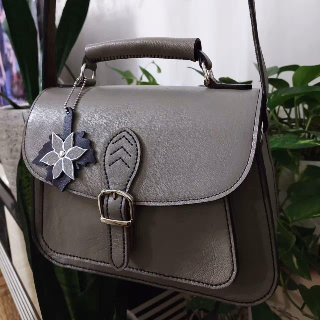 کیف چرم طبیعی زنانه دست دوز  (چرم بز) و یک عدد جاکلیدی رایگان