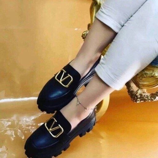 ونس جدید زنانه بسیار سبک و راحت با زیره پیو تانکی جنس رویه چرم صنعتی موجود در سایزهای 37 تا 40  رنگ مشکی و سفید 