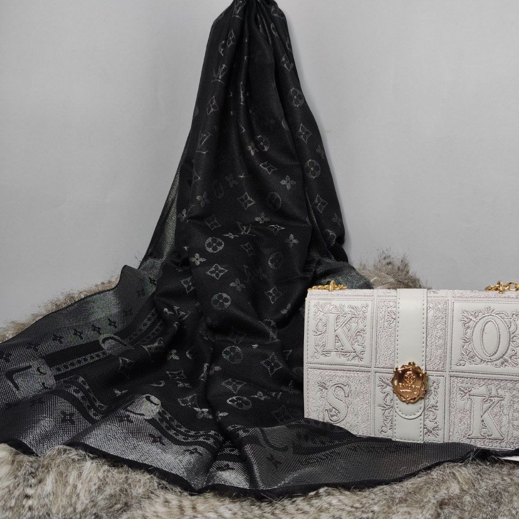شال نخ کشمیر پاییزه ابریشم ژاکارد لمه دار دورو طرح LV رنگ مشکی نقره ای (ارسال رایگان)