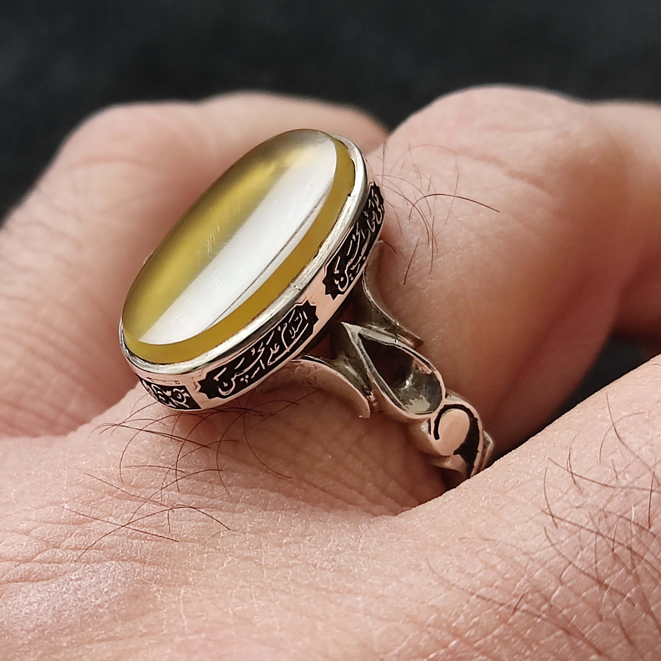 عقیق زرد کهنه یمنی پاک شیشیه ای