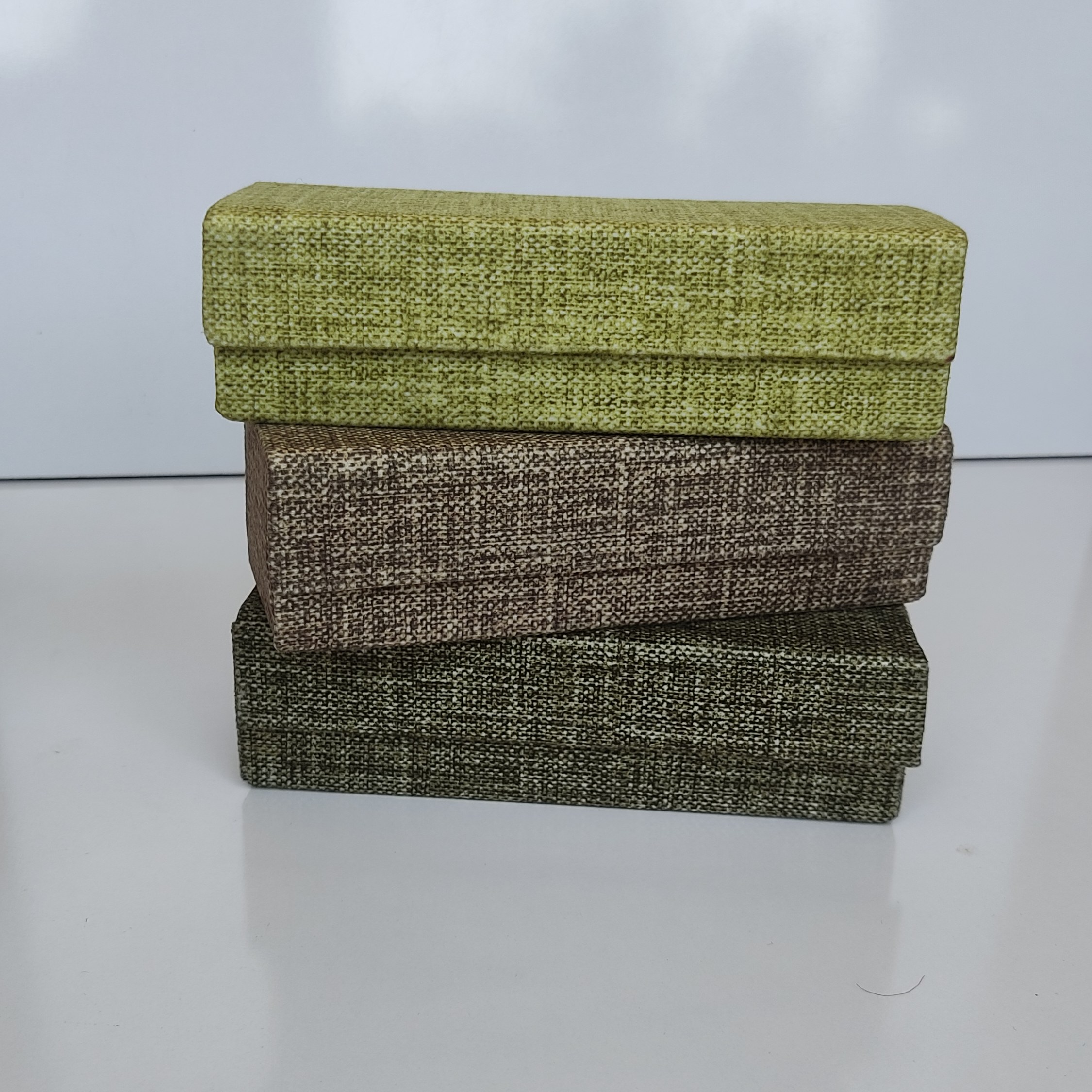 جلد عینک شیک با درب آهن ربایی  در 9 رنگ جذاب(ارسال رایگان)